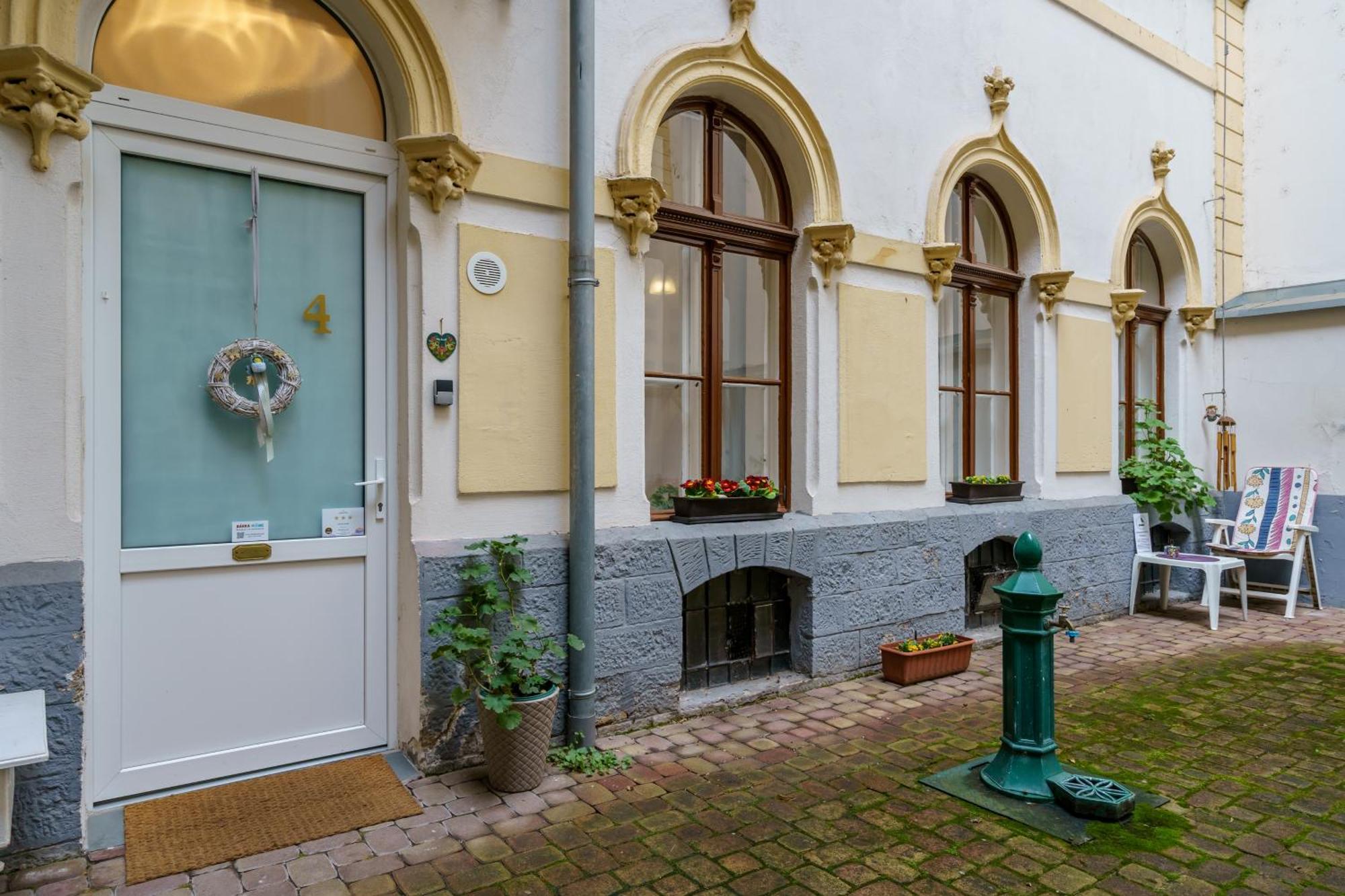 Barka Home In Downtown Buda 布达佩斯 外观 照片
